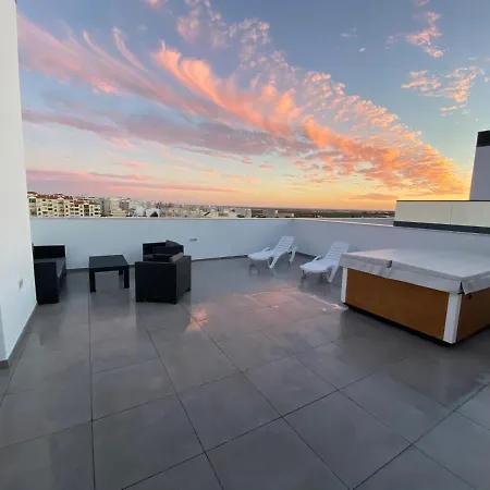 Lux Terrace * Φάρο